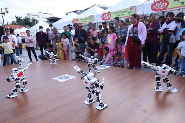 一周看天下|“走读中柬”文化市集惊艳柬埔寨街头