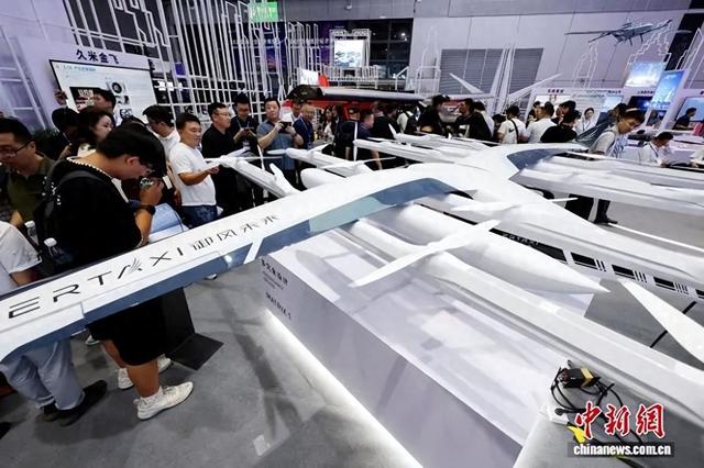 中国低空经济产业在全球市场占据一席之地总共分几步？