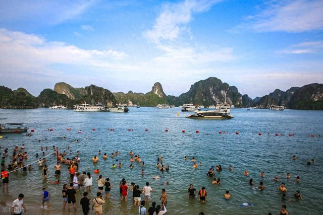 越南下龙湾，风景秀丽