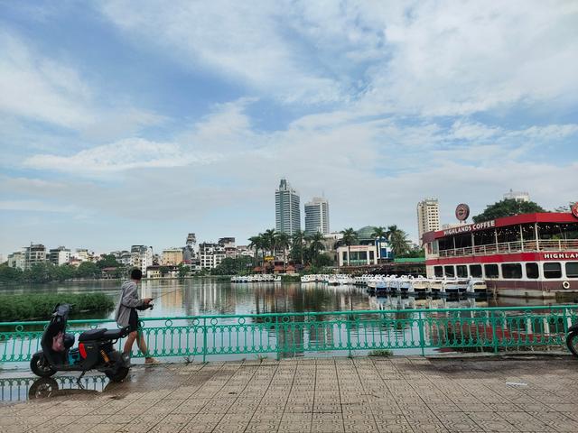 越南河内的西湖景区。越南官员去了杭州获得灵感，也复制了一个