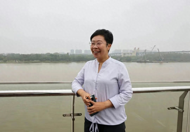 跟着蒙曼，聆听秦淮的桨声灯影