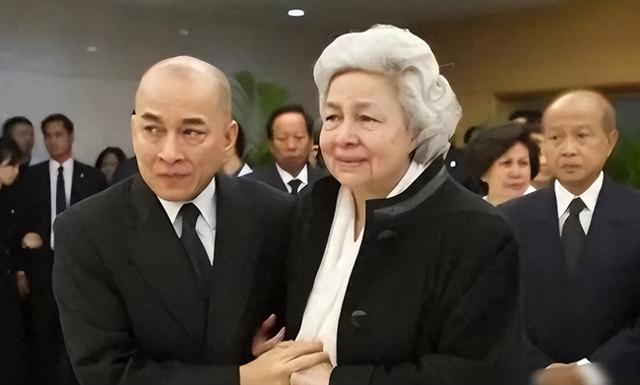 风流的西哈努克：娶了6个妻子其中有2个姨妈1个表妹，儿子却单身