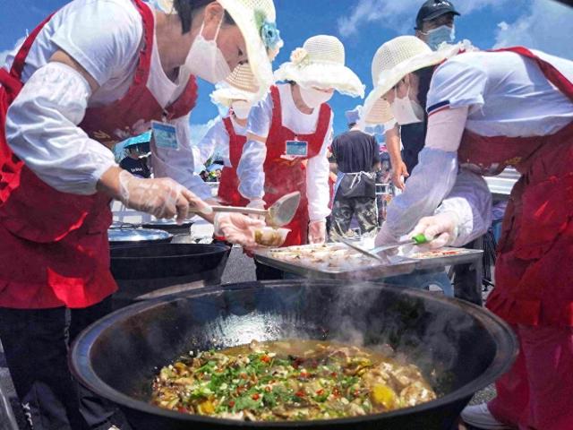 鹤岗市第八届中俄界江文化旅游节开幕
