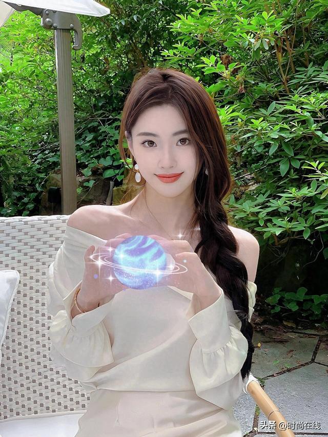 云南一校花，五官立体，皮肤白到发光，身材也很顶级，太美啦！