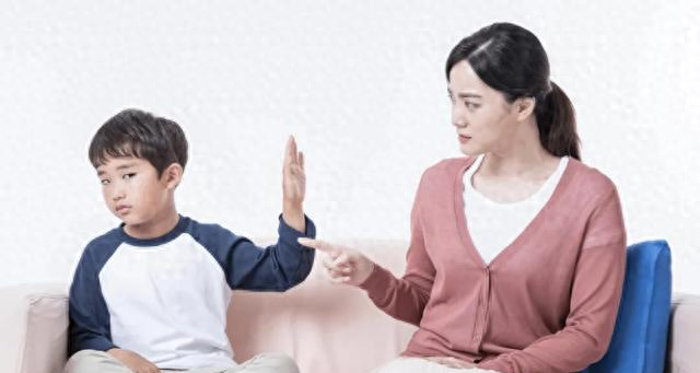 小人大战游戏破解版（千万别打 2 岁前和 6 岁后的孩子）