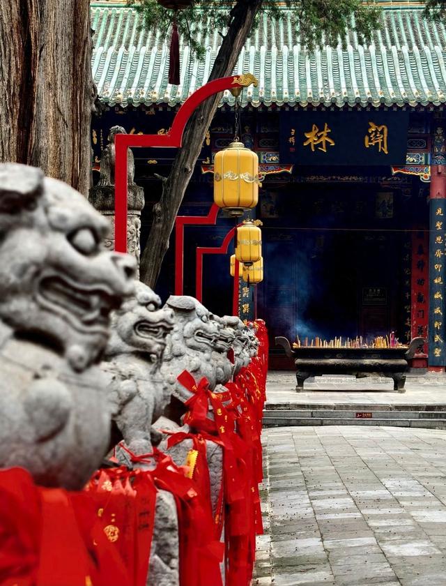 我是上海人，游洛阳关林见香火比奶茶店热闹，当场愣半天