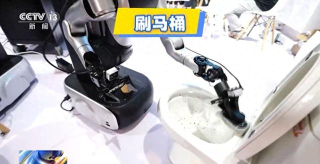 走进世界机器人大会 看机器人秀“绝活儿”