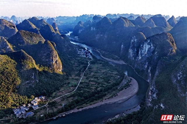岁暖时刻丨当漓江拐过杨堤浪石村，整个桂林的山水都温柔了