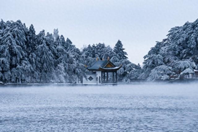 “庐山凡是下雪，必有雾凇”