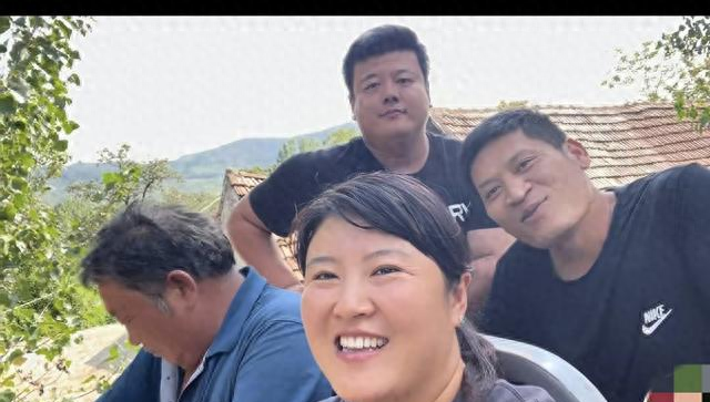 小二姐：精致亮相，买新裙子炫耀巨显瘦 结果一言难尽 网友：减