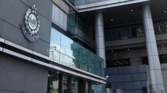 用肉身挡违法逃逸铁骑被撞飞的香港公务员终于被无罪释放了！死者女友表示不服：对调查结果还是很愤怒！