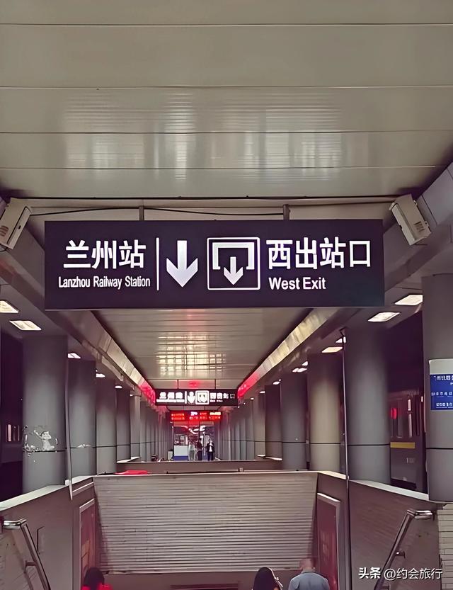 扎心！3人甘青跟团游套路多？保险费150+补房差500，7天踩6个坑！
