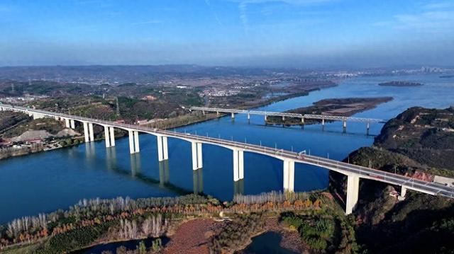 孟津区：黄河小浪底下游河岸别样冬韵