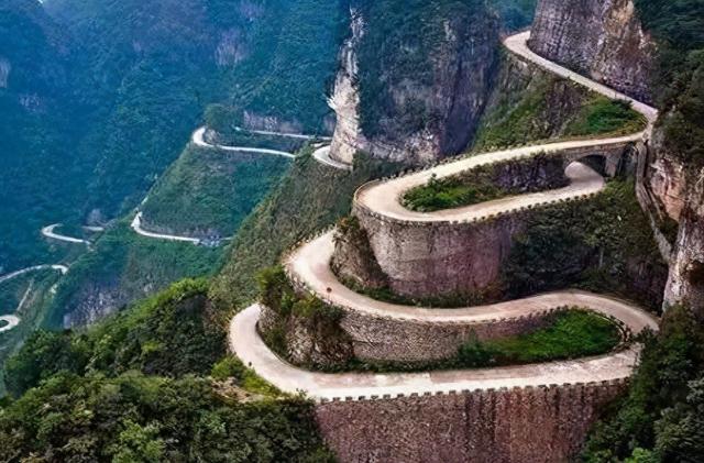 墨脱公路：117公里修了52年，这条路有多难修？