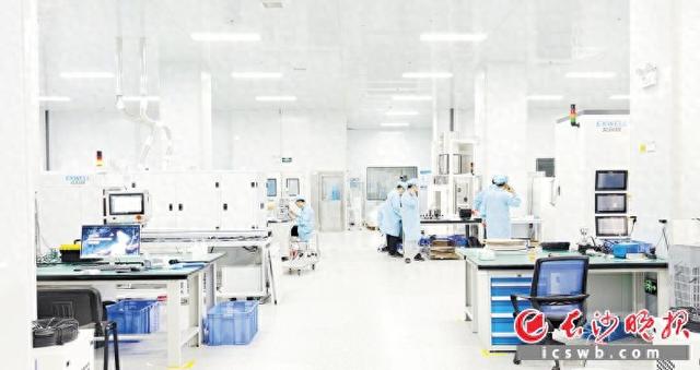 1900℃高温炼出“芯”材料！望城经开区企业艾科威成半导体行业设备核心供应商