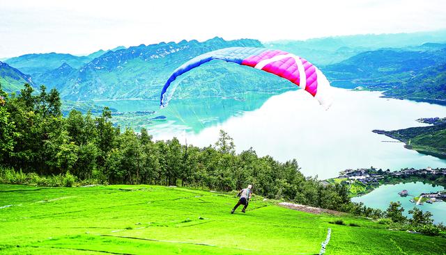 “上天入地”玩出新花样——贵州避暑旅游释放暑期消费新活力