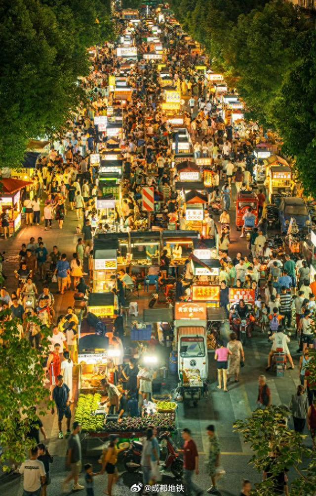 地铁直达的夜市！这还不约起逛吃逛吃？