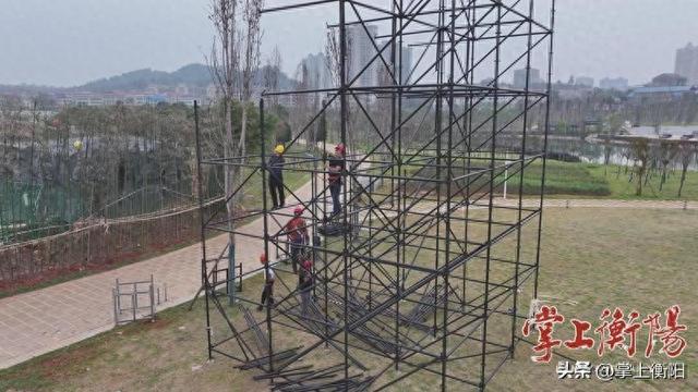 衡山备战旅发大会 开幕式舞美组已入场搭建