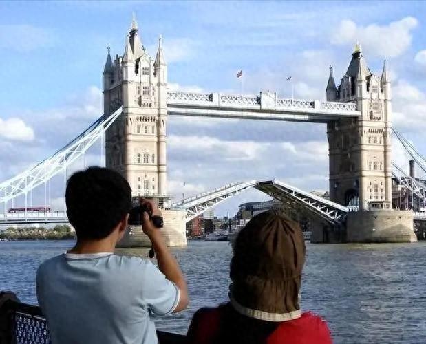 继德国之后，英国也开始贴出“中文标语”？中国游客：不能够接受