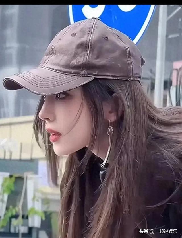 天呐！怎么可以这么好看，这么侧颜真是绝了！