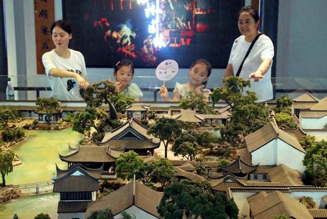 江苏苏州：感受园林文化 丰富暑假生活