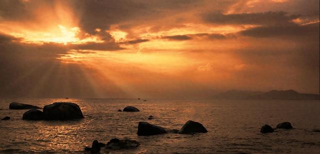 黄金价格持续走高：哪些因素催化 现在还能买吗