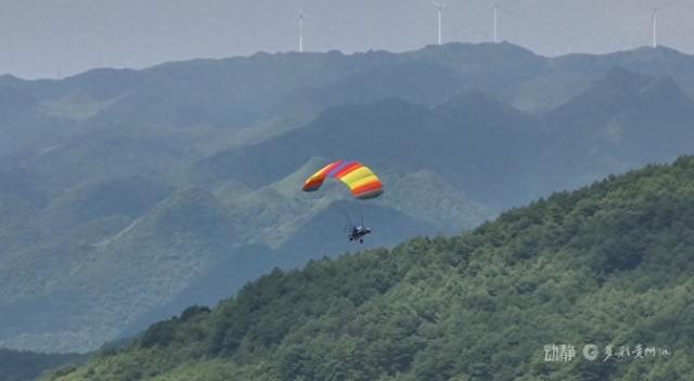 “飞”常假期 野玉海动力滑翔伞解锁亲子游新体验