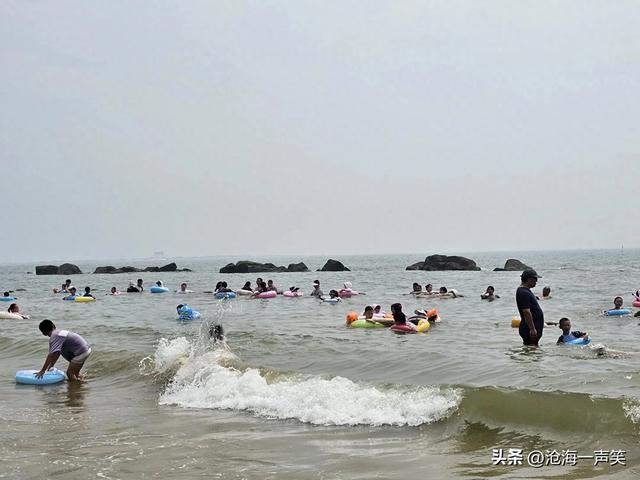 海边有什么，浪花朵朵，沙滩柔柔，人群多多，海水爽爽