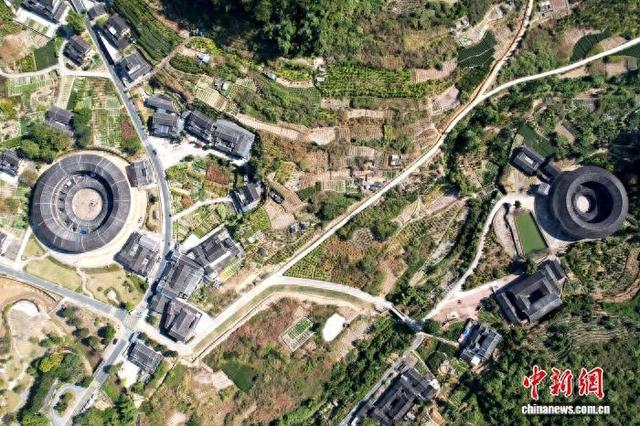 （走进中国乡村）福建华安世遗土楼旅游热