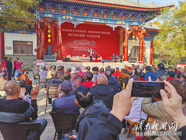 “潼关古城景区看戏就是美”