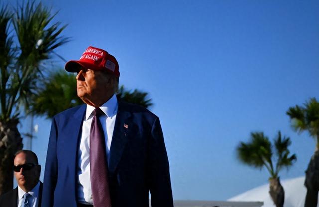 中美交锋进入新阶段！新华社连发七项“统一后”利好，特朗普专机上改口：或许该各自让一步？