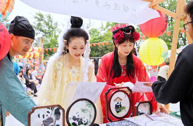 逛村糖会 品成都味｜郫都三道堰“村糖会”开幕 邀您共赴金秋“甜蜜之约”