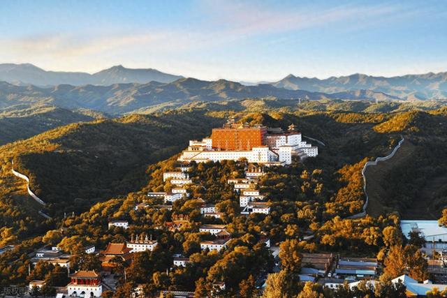 北京不解，天津也纳闷，如今承德竟成可品可忆的 “皇家园林宝典”