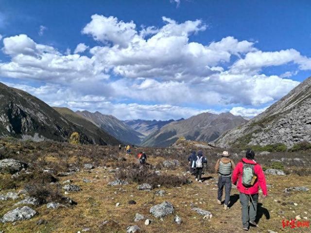重走党岭高反女孩徒步路线：山高路险！有团队未带食物，报警多是迷路