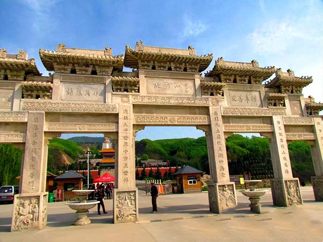 河南旅游：观中原大佛 赏神奇尧山纪行（图）