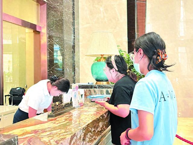 临夏避暑游火爆“出圈” “住餐经济”热力全开