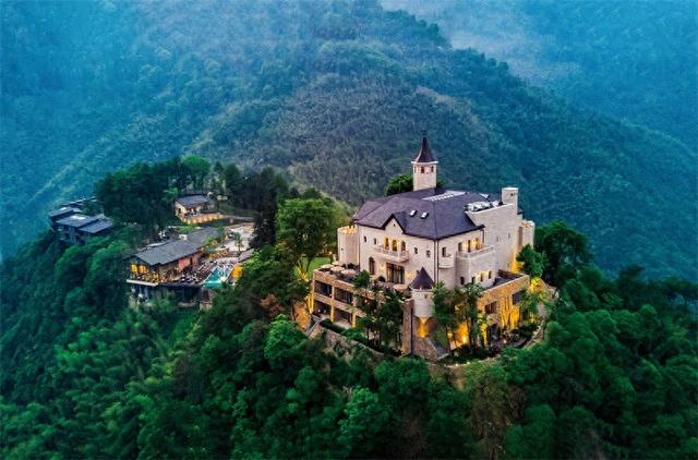18年，德清民宿如何让世界读懂“一座山”