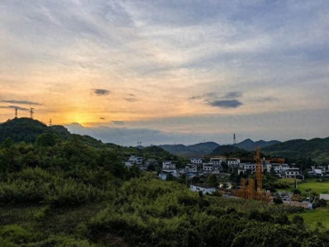 贵州碧江龙塘坳：点亮夜经济 激活新活力