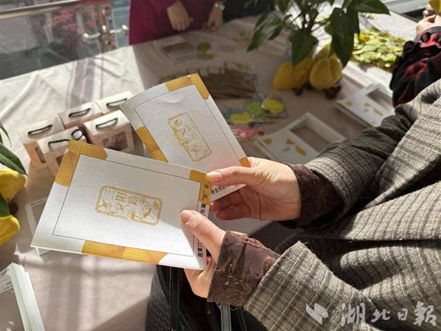 地铁站遇见金色浪漫！三阳路银杏进入最佳观赏期