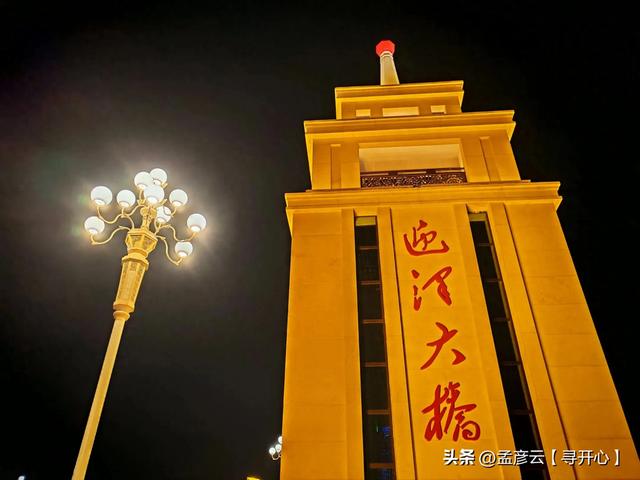 一个人在迎泽大桥，接住太原赠予的夜