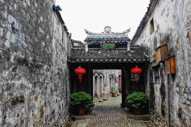 结婚红包上面的贺词怎么写（女儿婚礼上）