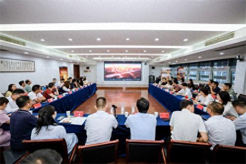 第23届四川光雾山国际红叶节推介会在武汉举行