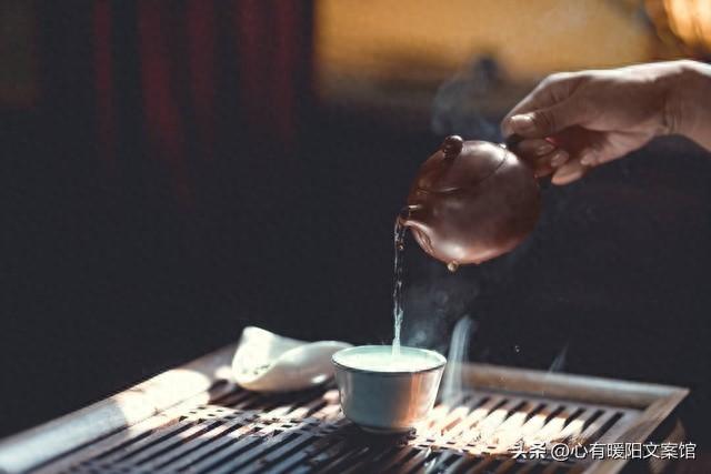 喝茶的心情唯美句子短句（喝茶的文案高级感）