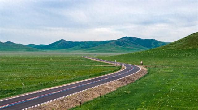 西乌旗“99号公路”文旅升级：让游客体验更优、获得感更强