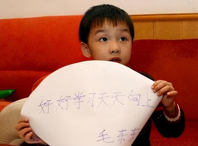 主席唯一曾孙子毛东东，今年22岁身高1米87，出生日期很有寓意！