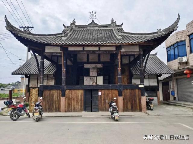 眉山东坡区藏了个神仙小镇！天空之镜、荷花、天梯、古戏台…