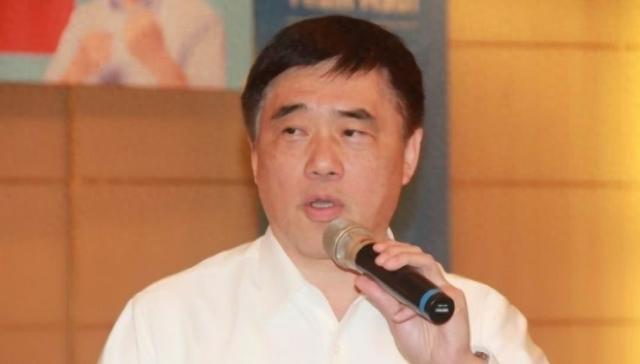 国民党下一任主席毫无悬念？票数大幅领先，关键时刻，张亚中通告全岛：两岸是一家人