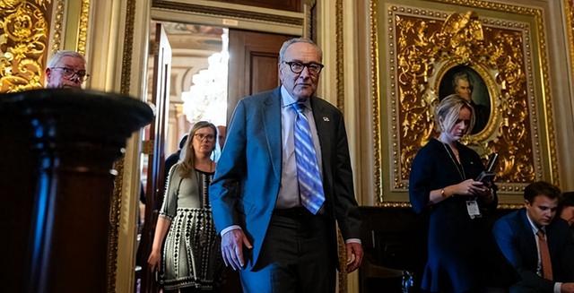 持续41天，美国政府关门结束？两党各自暂退一步，30天后闹得更凶