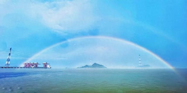 浪漫预警！彩虹架海面，乐清港出奇观！