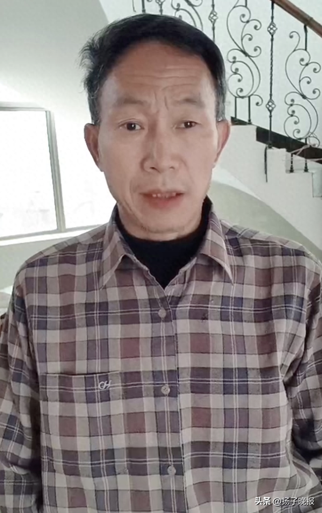 大反转！直播抓蛇被咬伤失联网红，被警方拘留8天后道歉：蛇攻击瞬间被甩开，毒液未完全注射下去